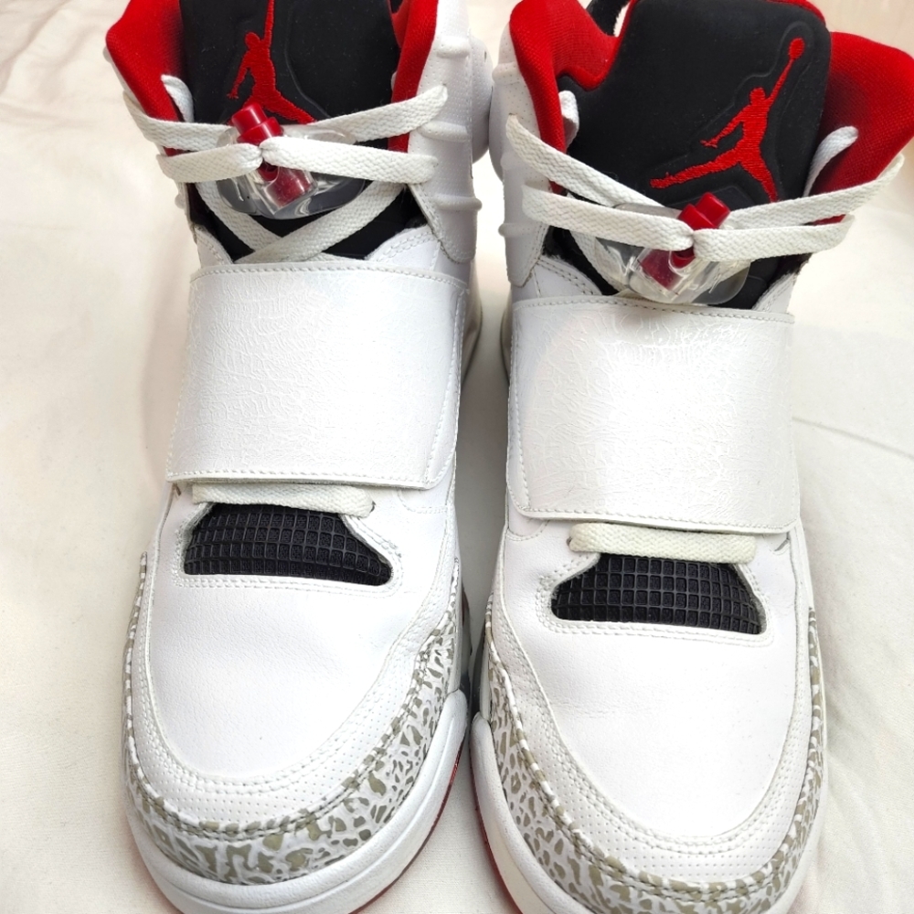 Air Jordan Son of Mars " Fire Red" Size 12 condition is 9 out of 10